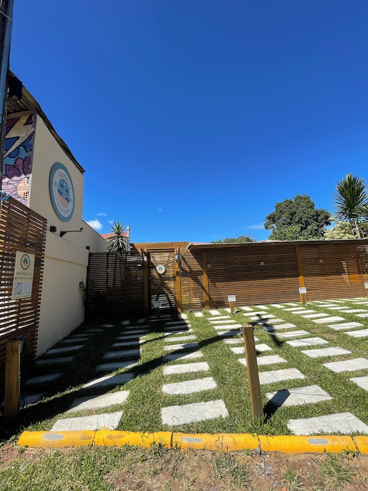 Shangri La Casas e Studios