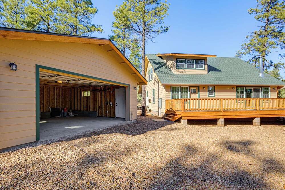 Pet-friendly Blue Ridge Cabin: Wraparound Deck!