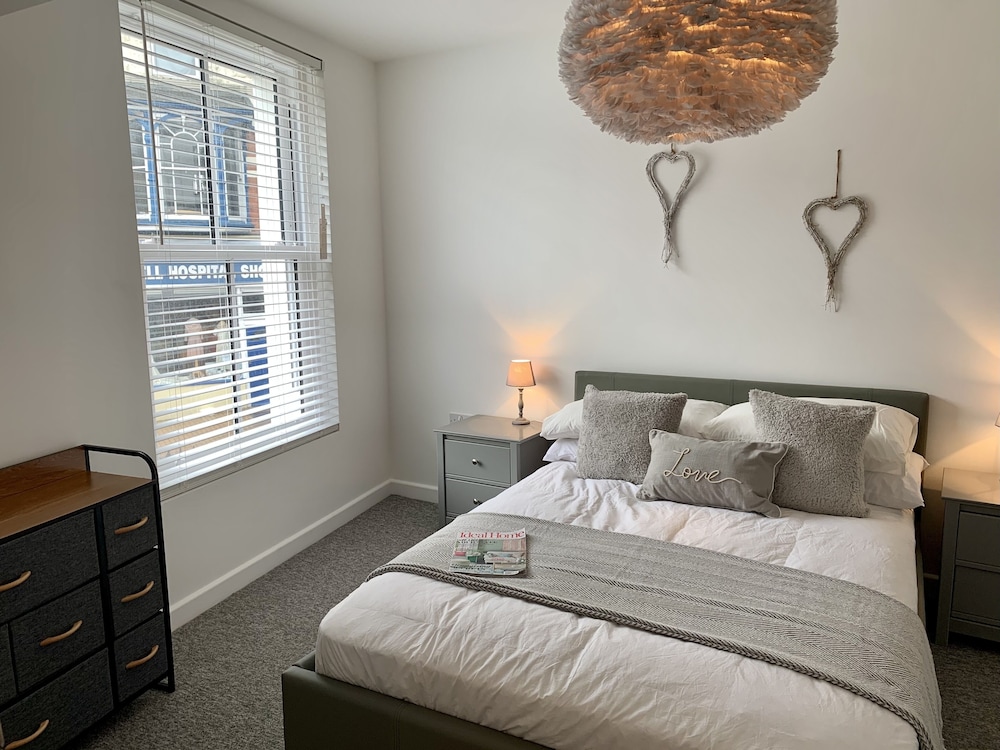 Charming Apartment Ilfracombe, Central Location view 5