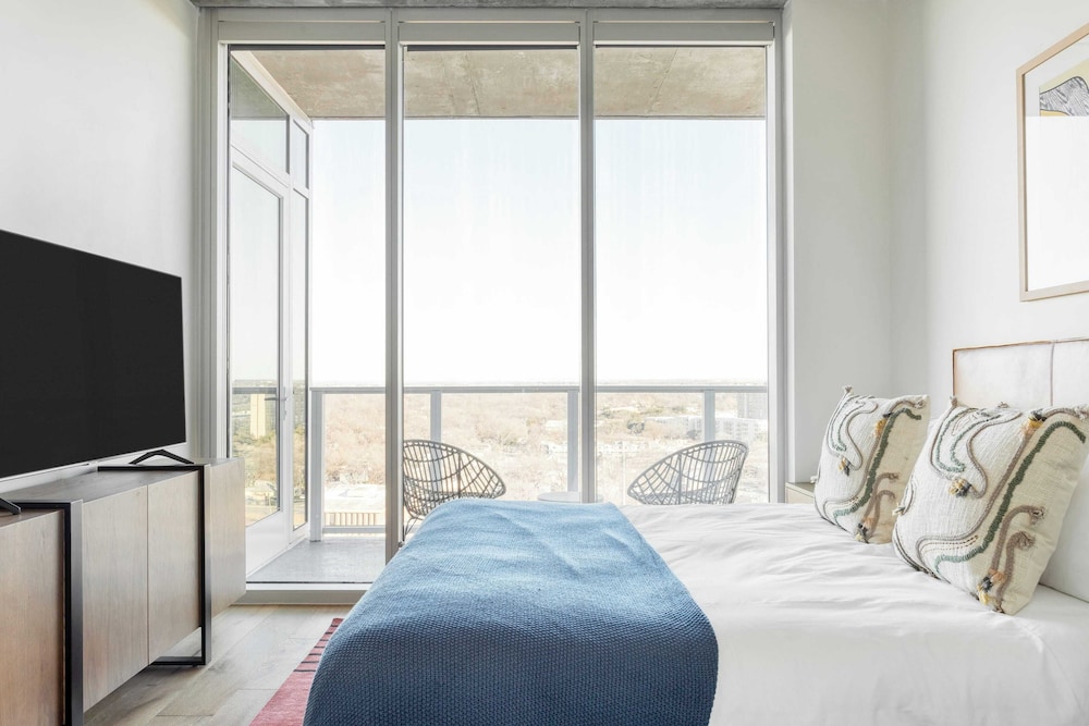 Sleeps 34! 11 Condos in New Austin High Rise w/ Rooftop Pool, Gym, Yoga Studio