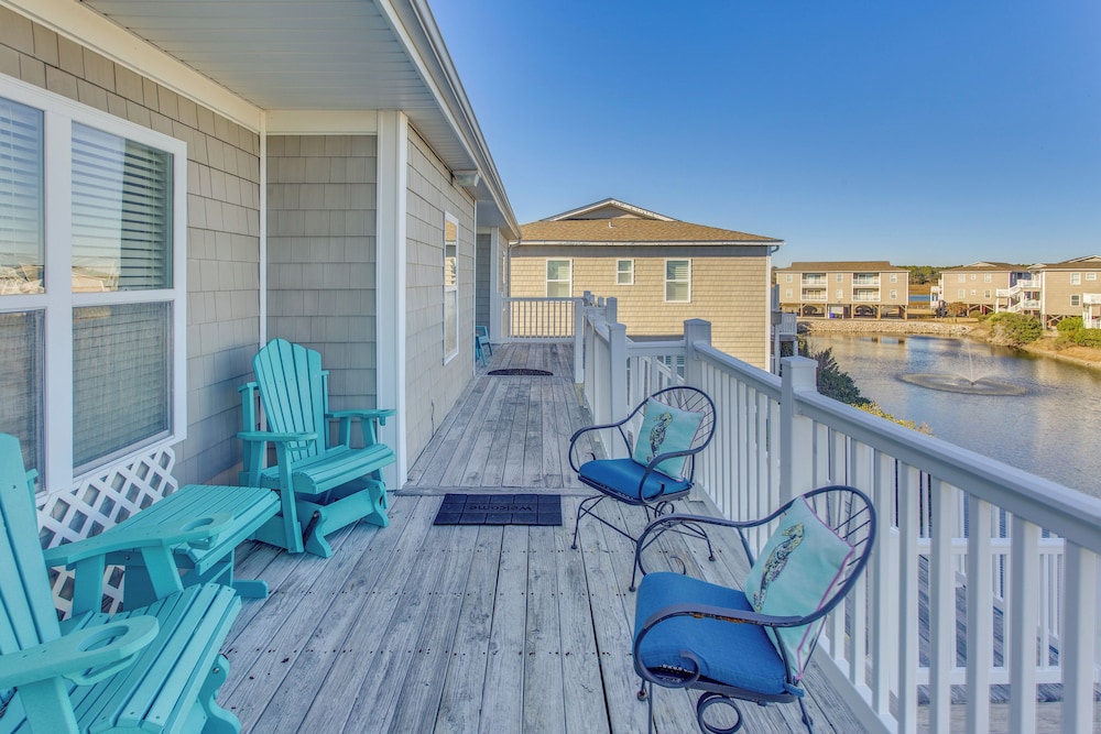 Walk to Shore: Ocean Isle Beach Resort-style Condo