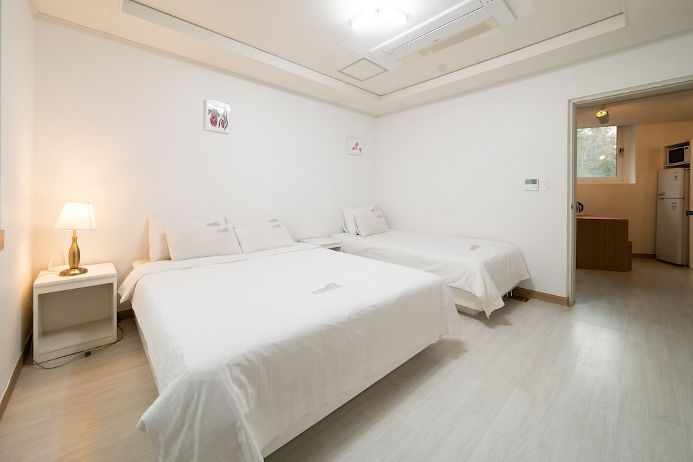 Carrot Ryokan Poolvilla view 4