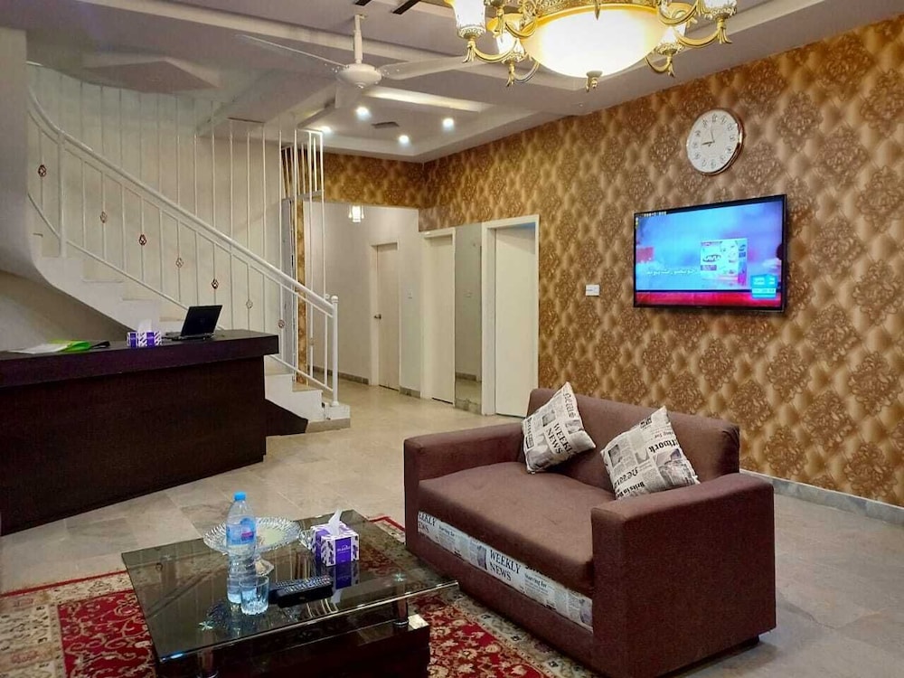 Hotel Defence Inn view 2