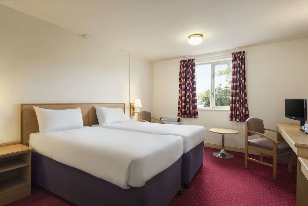 Worcester Vacations - Days Inn by Wyndham Tewkesbury Strensham - Property Image 11