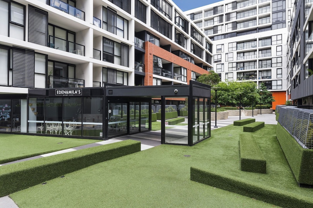 A Cozy 2BR Apt Next to The Yarra River