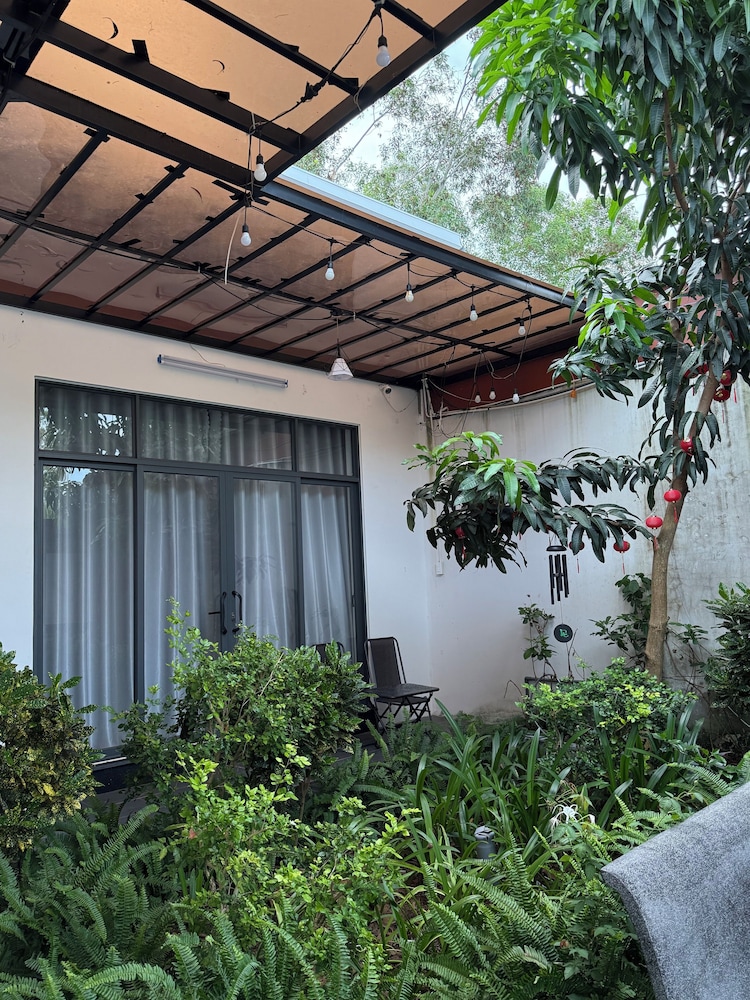HOMESTAY HALONA