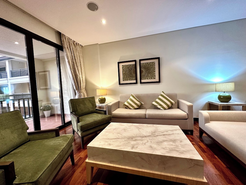 Lux BnB I Palm Jumeirah Resort I Palm Views