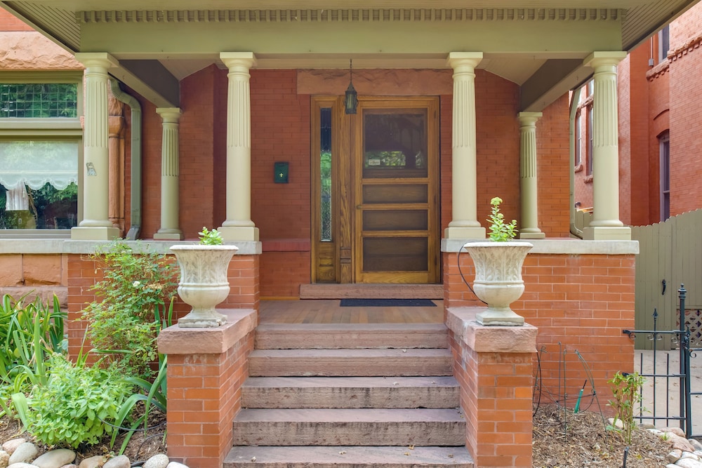 Victorian-style Cheesman Park Apt - 2 Mi to Dtwn