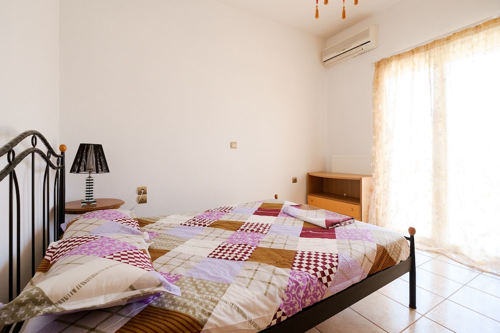 Relaxing Family Home near Beaches view 5
