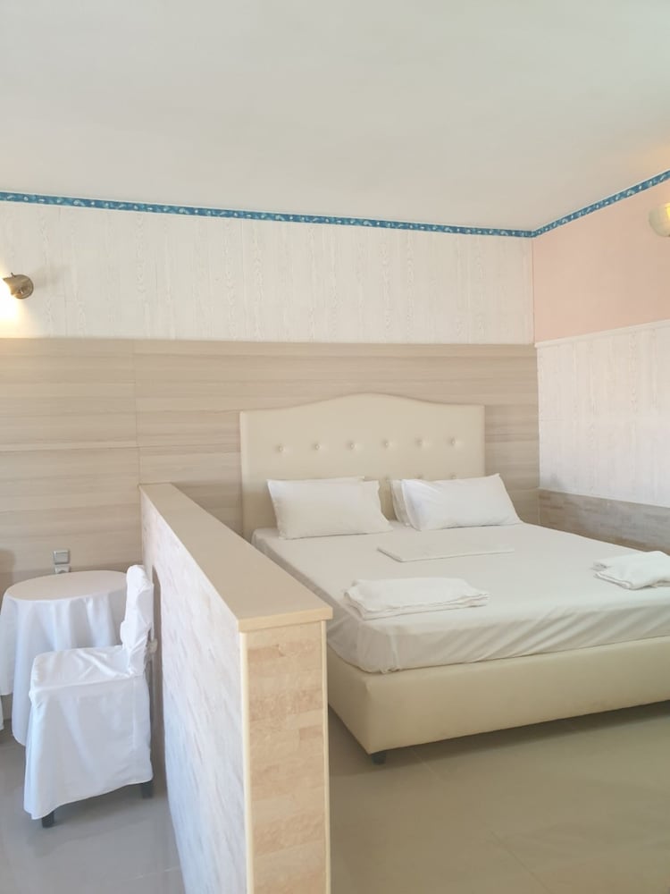 Peaceful And Very Relaxing Suite Near Crete Sea View, Shared Pool, air Condition view 2