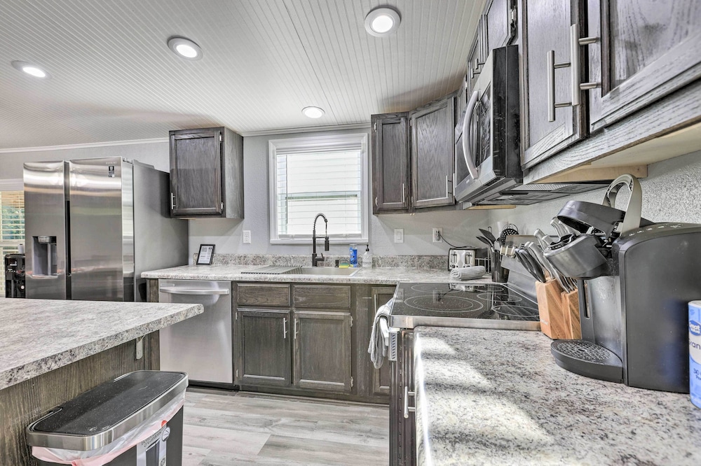 Updated Home Near Manatee Springs State Park!