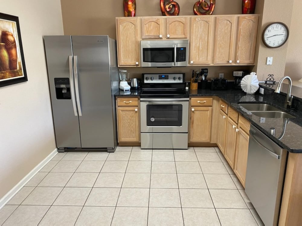 3 BR 2 Miles to Disney Pool Free Wifi and More