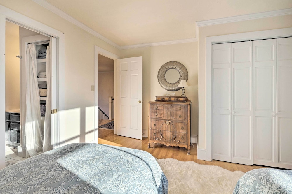 Private Home w/ Hot Tub Near Jay Peak Slopes view 4