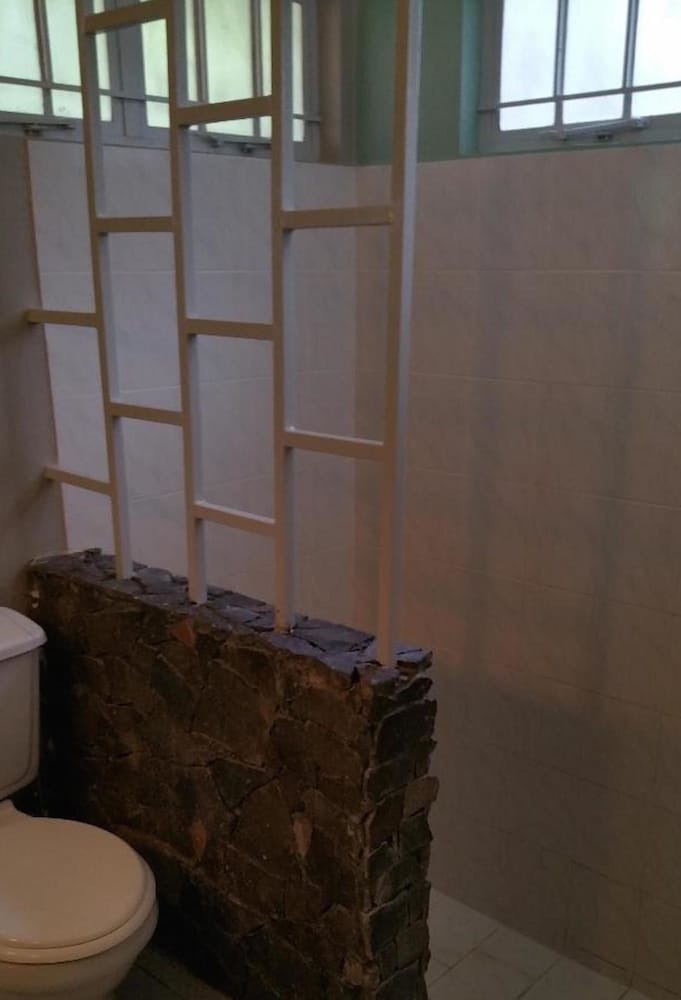Kootney Resorts - Photo 2