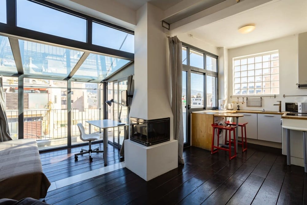 Acropolis Cozy Studio Home in the Heart of Athens