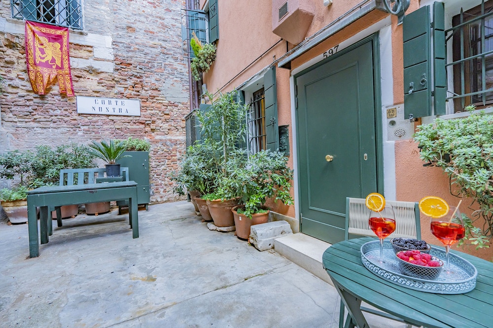Lo Squero 1 The Secret Courtyard
