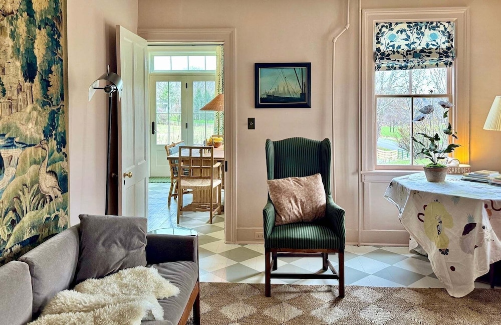 Gorgeous Hudson Valley Farmhouse On 14 Acres 3 Bedroom Home