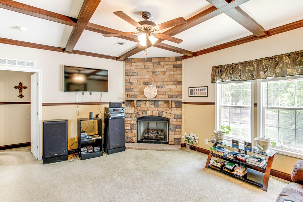 4 Mi to Weston Lake: Eastover Gem w/ Grill