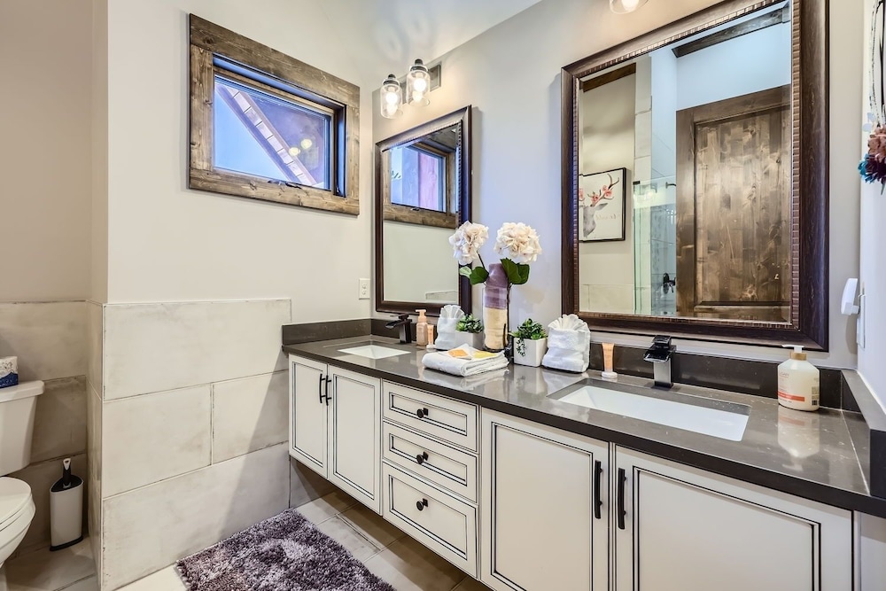 1890 The Seasons 3 Bedroom Townhouse