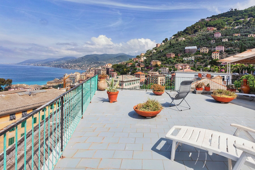 Stunning Sea View Apartment in Camogli view 2