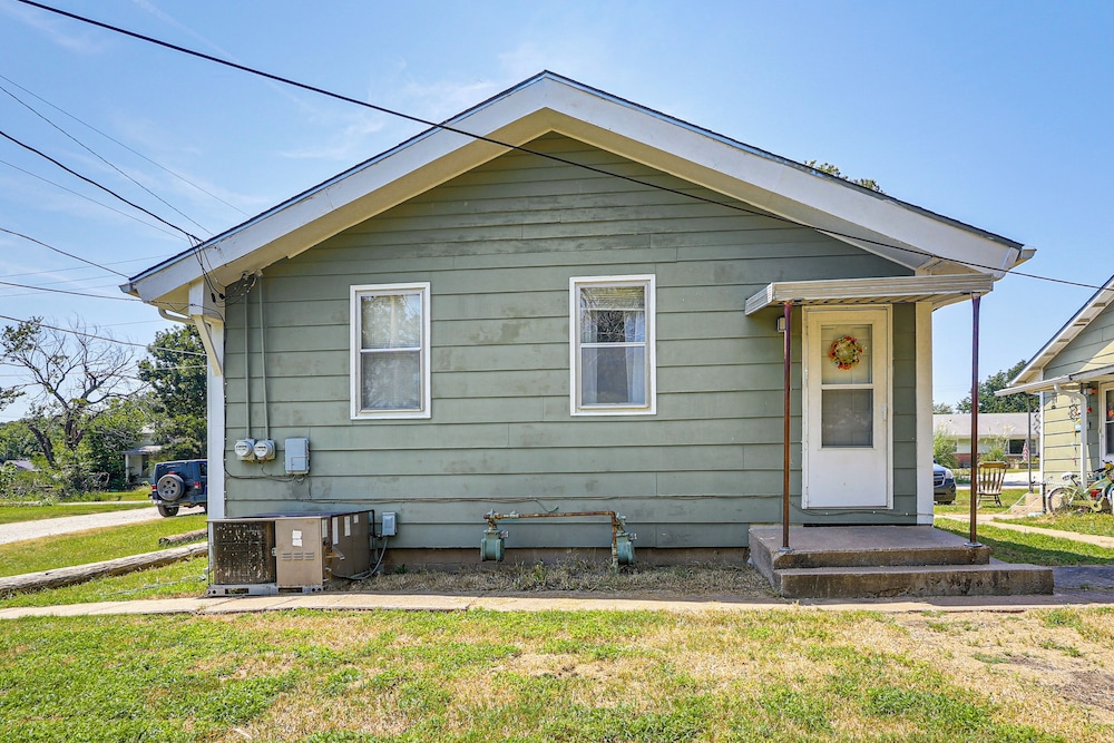 Near Walnut Valley Festival: Convenient Apartment!