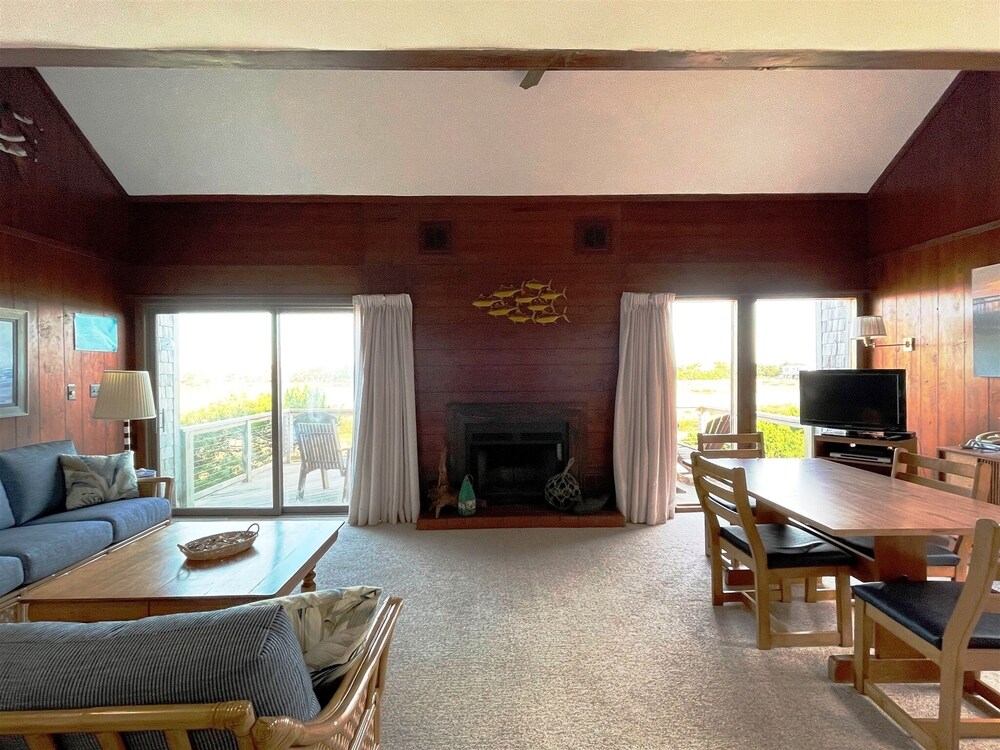 Will's Hideaway 3 Bedroom Cottage by RedAwning