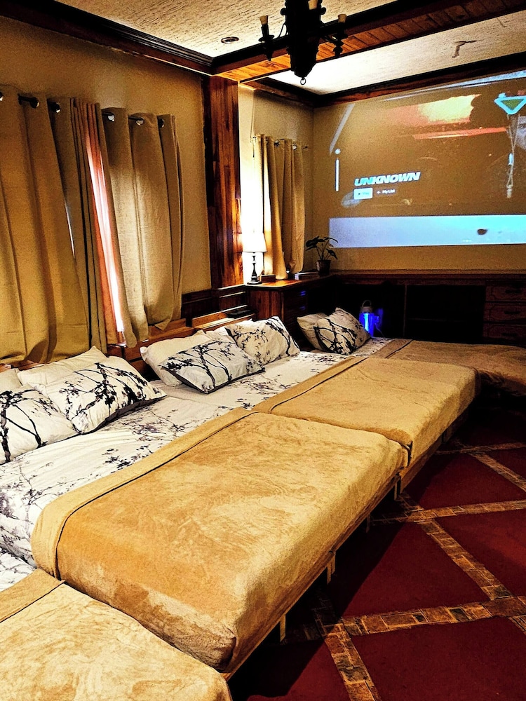 Vacation House Camp 7 Baguio Transient 6BR