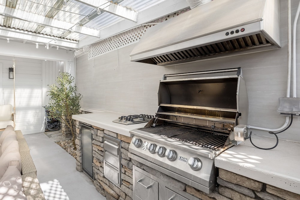 Steps to the Beach Firepit Patio Long-term Newport Beach Stay Coastal Cove