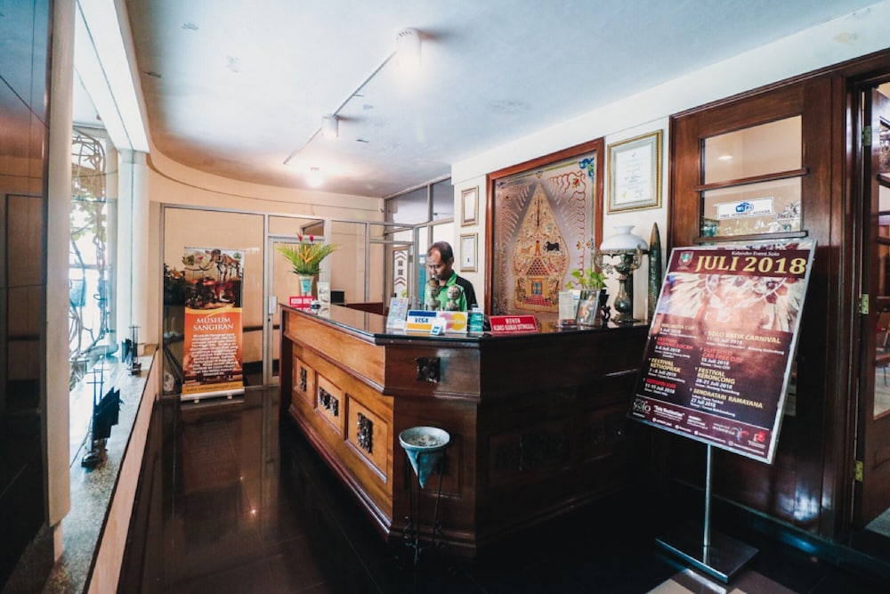 Lobby & Reception