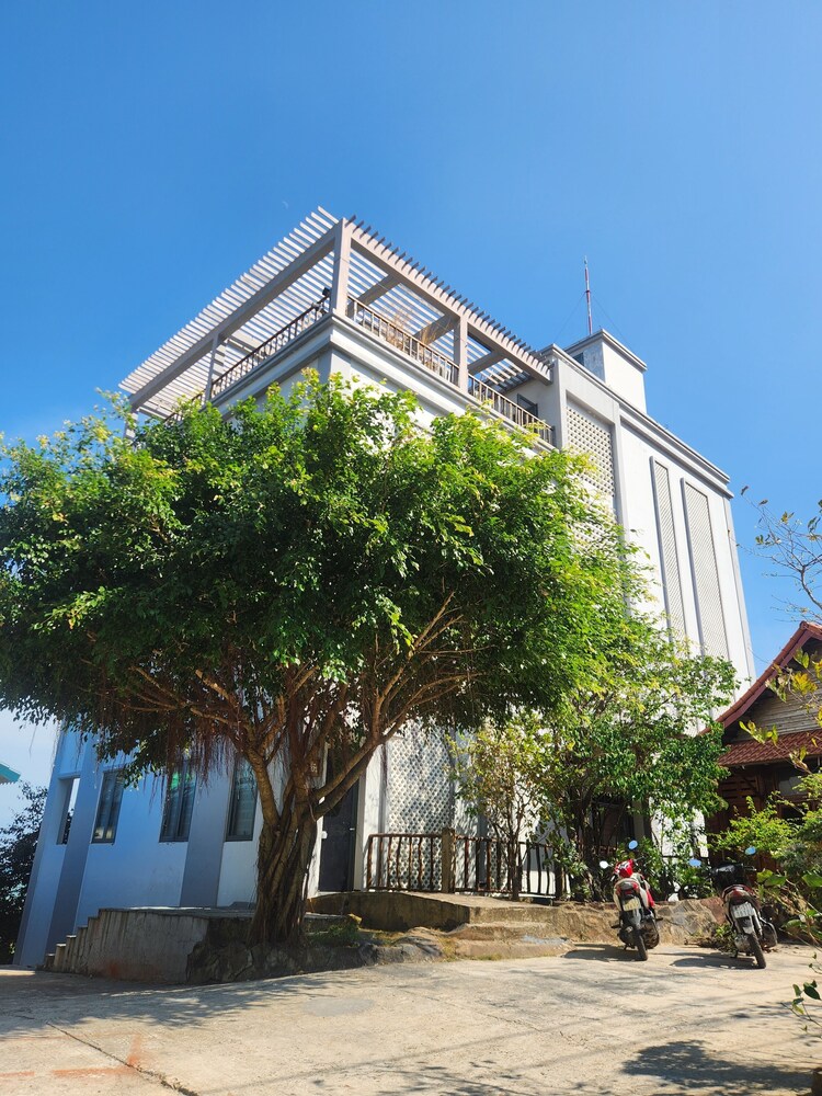 Sunny Shore Resort