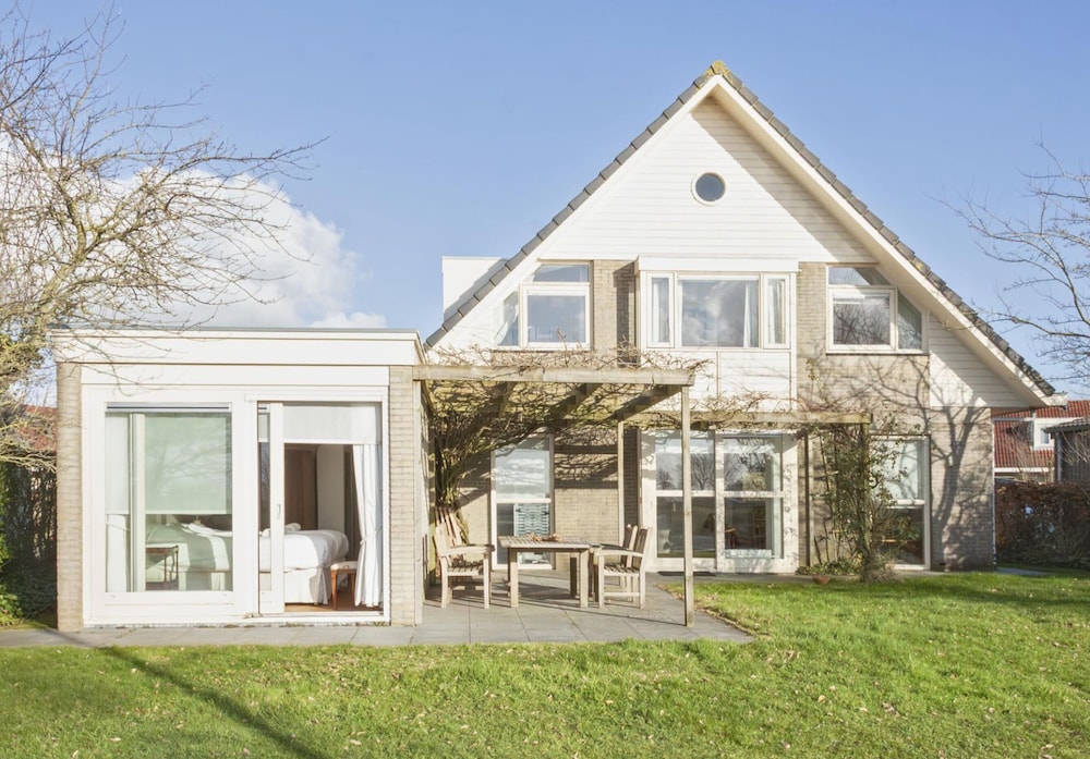 Holiday Home in Terherne Near Scenic Friesland