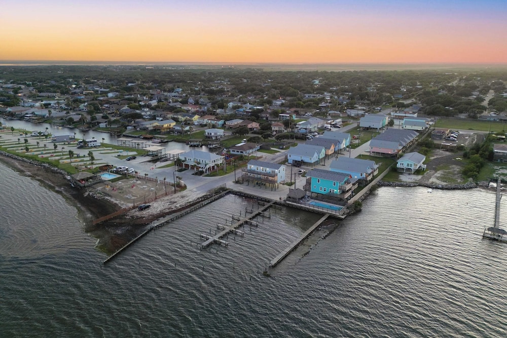 Laguna Sunrise Water Views, Private Pool + Minutes to Padre Island & Beaches