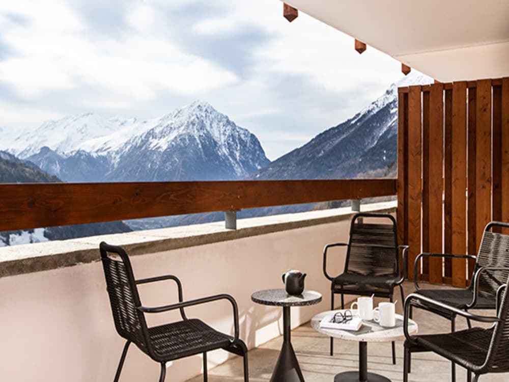 Apartment in Alpe D'huez Near Grandes Rousses