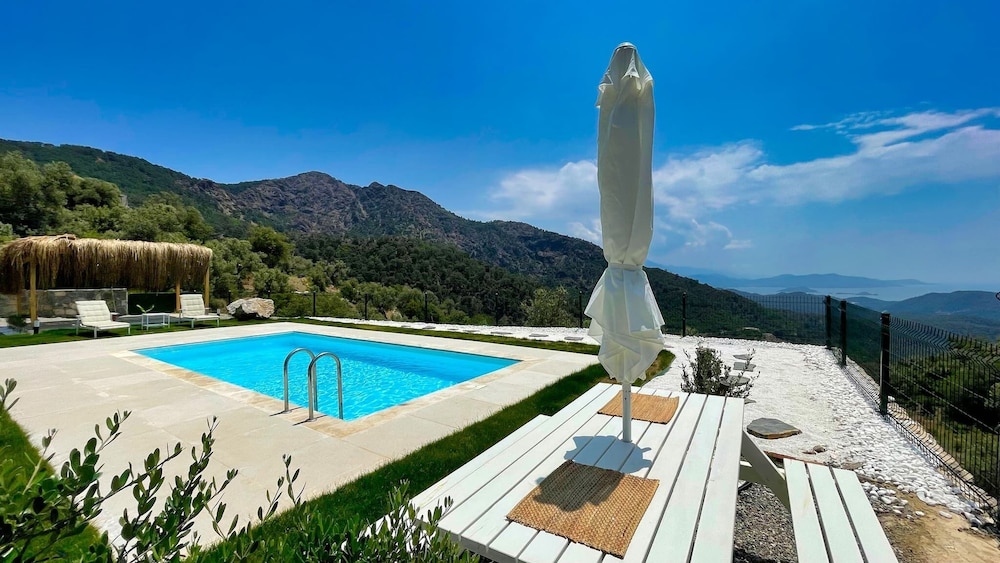 The Box House & Seaview & Private Pool