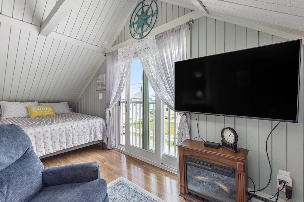 Private Condo w Ocean Views Next to Beach