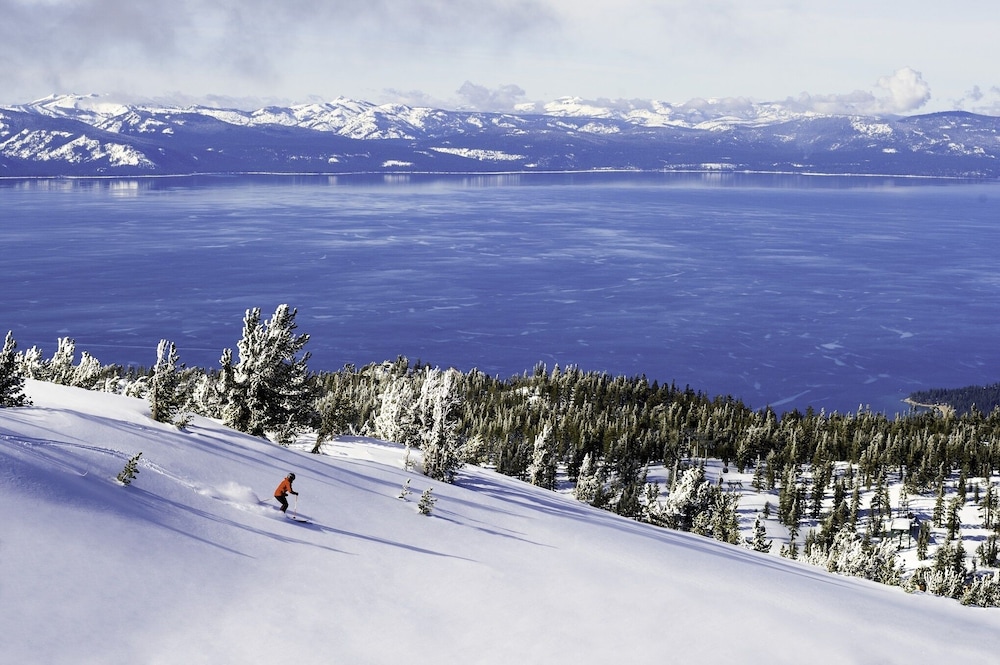 Lake Tahoe Vacations - Luxury Two Bedroom Residence steps from Heavenly Village Book 7 Nights for 10 Off by RedAwning - Property Image 10