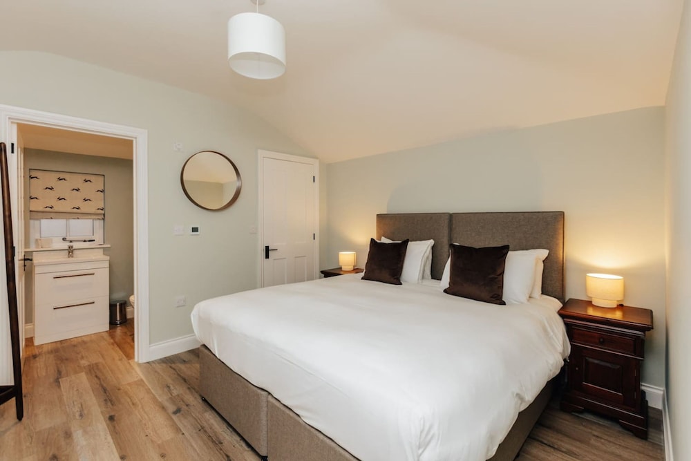 Home Farm Holiday Homes - Sleeps 26 - From 1415 Per Night