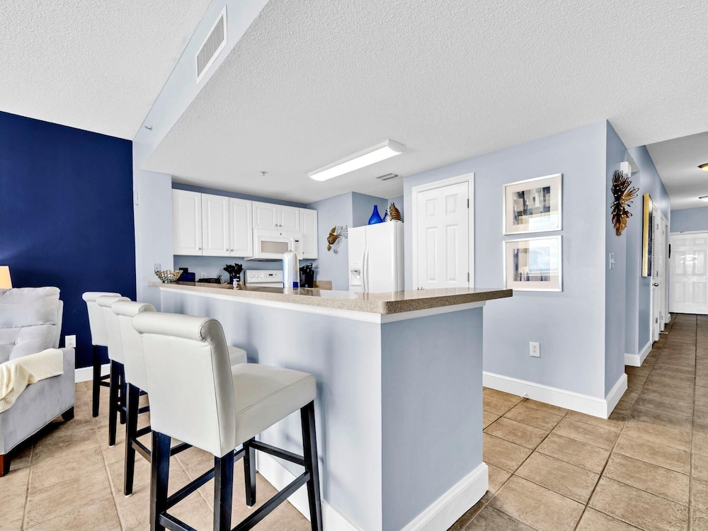 Majestic Beach Towers 1-1205