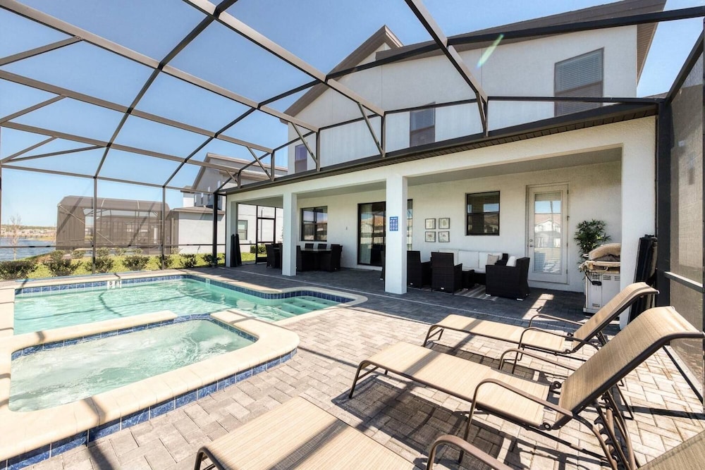 Premium Home With Game Room and Private Pool - Image 5