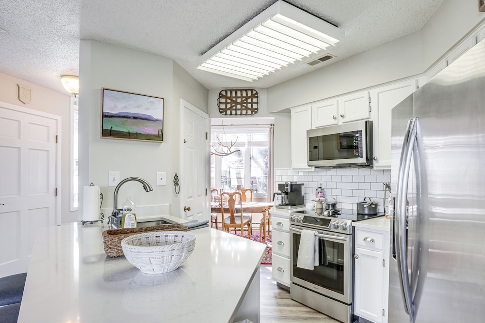Modern Townhome at Wintergreen Resort