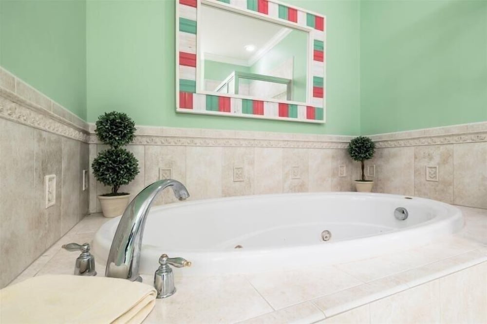 Sunset Island - 39 Fountain Drive West 3f 3 Bedroom Condo