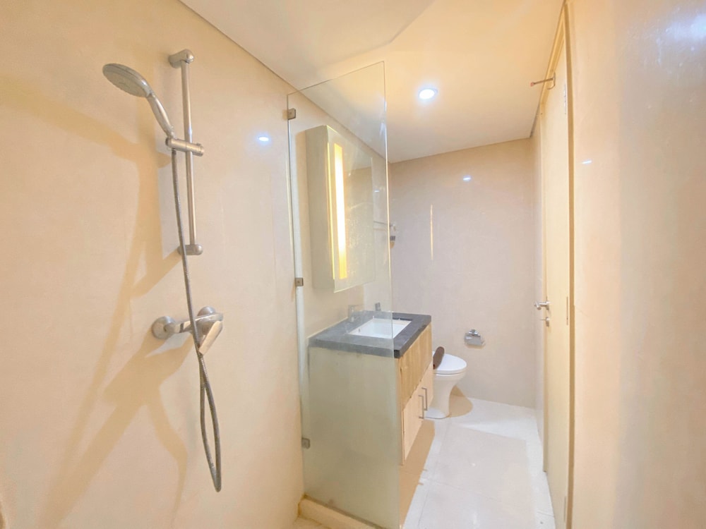 Good Homey Studio Apartment at Warhol (W/R) Residences