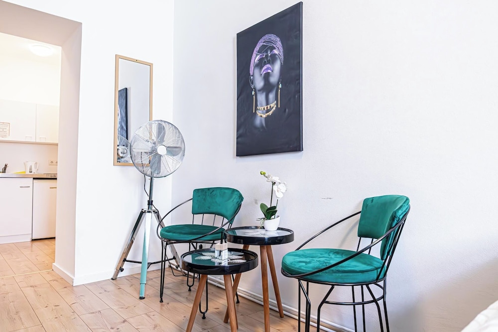 8 Studios with Terrace in Margareten