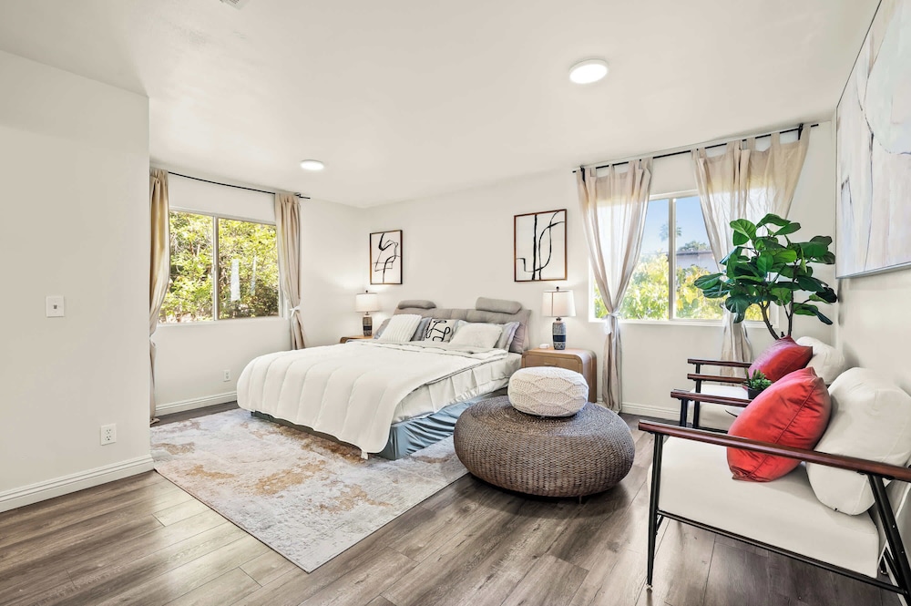 Near Dtla Gem Stylish Private Suite w King bed