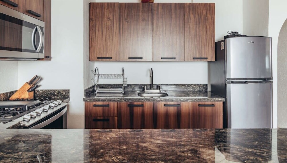 Ocean View 1Br Condo-balcony-beach-pool - 502