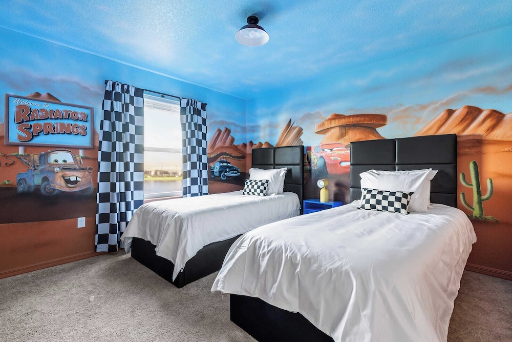 Sleeps 20! Resort Home Near Disney, Pool+game Room Twice-as-nice by Avantstay