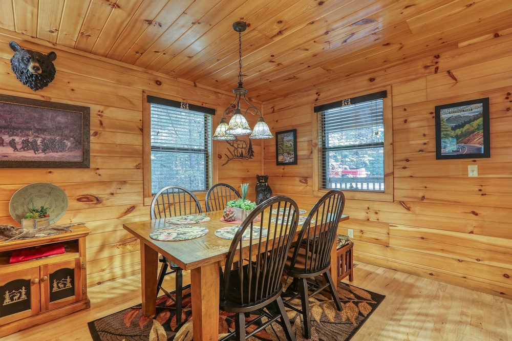 Elk Run On Cosby Creek - 2 Bedrooms, 2 Baths, Sleeps 7 Cabin by RedAwning