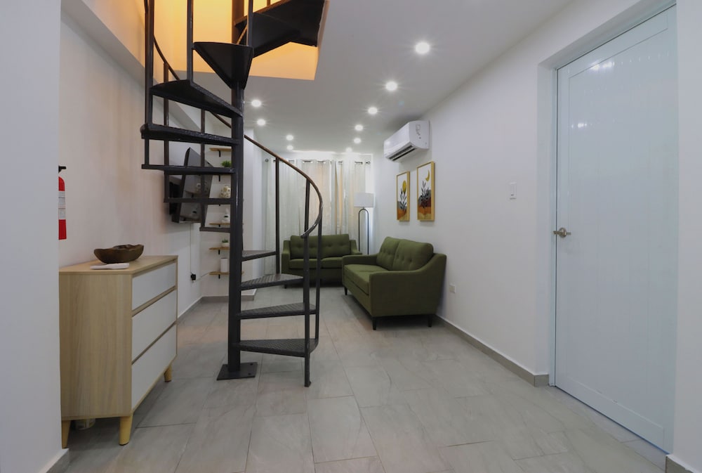 Oceanview Apartment with Rooftop