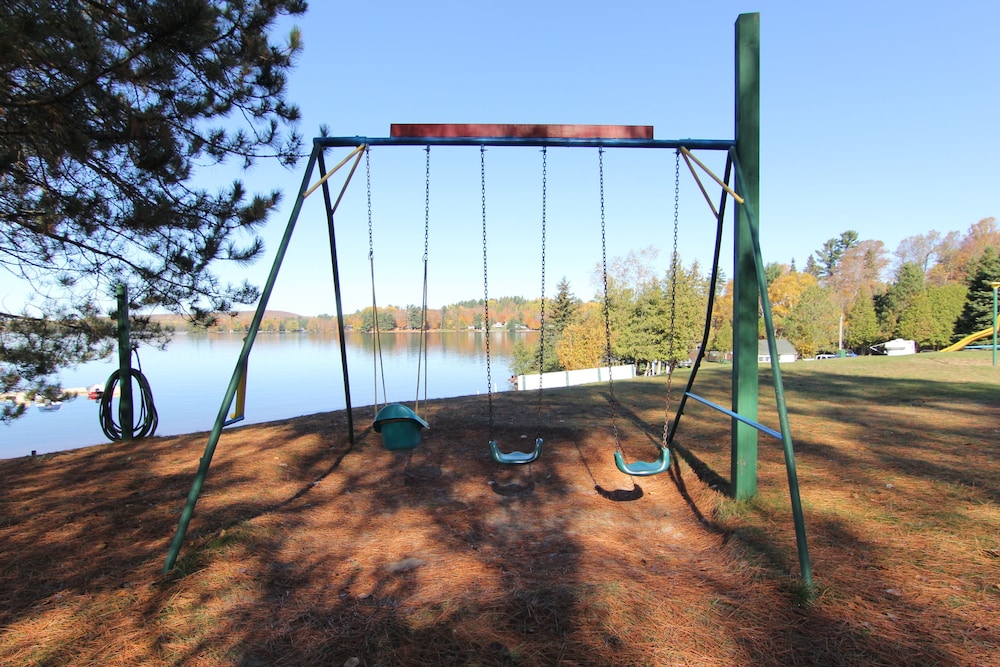 Birch Cliff Lodge on Baptiste Lake