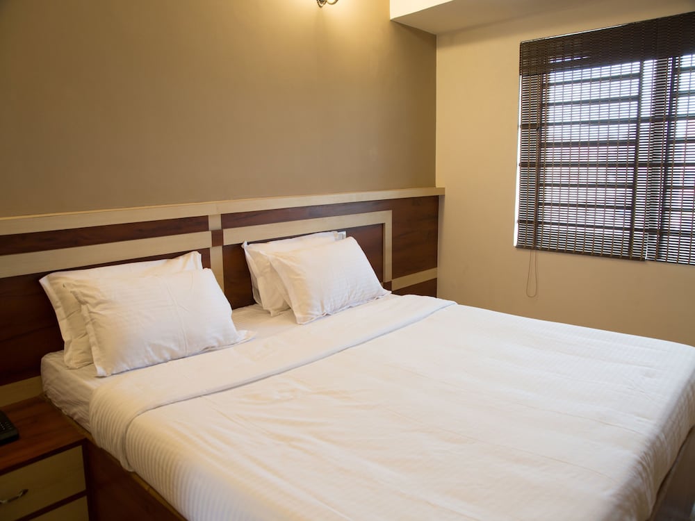 OYO 9248 Hotel Shrinidhi